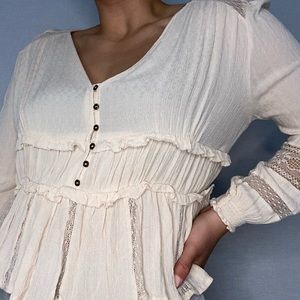 AMERICAN EAGLE LACE BLOUSE